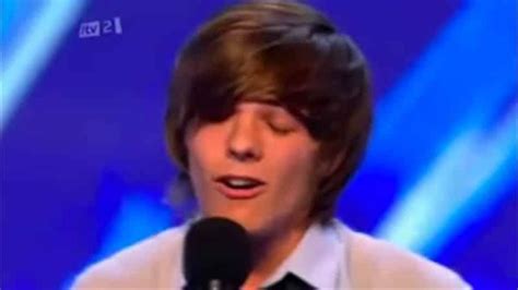 Relive Louis Tomlinsons Original X Factor Audition From 2010 Youtube