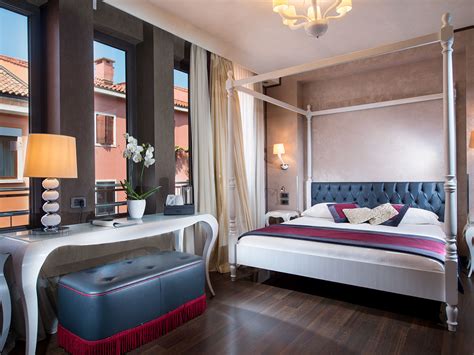 Choose Your Room At The Carnival Palace An Elegant Hotel In The Centre Of Venice