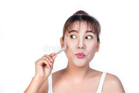 Aziatische Vrouw Die Wapenpijn Hebben Stock Foto Afbeelding Bestaande Uit Ontspanning Holding
