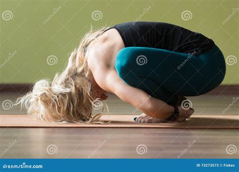 Pose De Yoga De Malasana Image Stock Image Du Personne