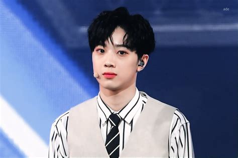 Ok magazine x lai kuan lin. The Truth Behind The "Proof" That Lai Kuan Lin Is A Smoker ...