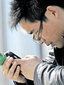 Kebaikan dan keburukan menyertai aktiviti kurikulum selain daripada itu, pelajar itu boleh menipu ibu bapanya dengan alasan. Telefon Bimbit Punca Lelaki Mati Pucuk
