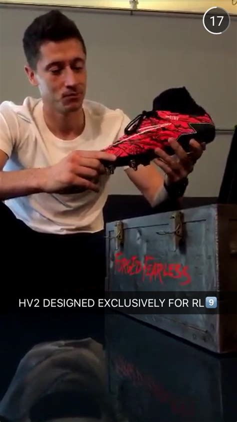 Wandsticker fc bayern comic spieler robert lewandowski mehrfarbig. Nike Hypervenom Phantom II Robert Lewandowski Signature ...