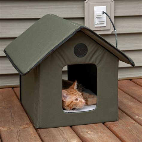 Keeping Warm Outside Wooden Cat House Feral Cat Shelter Outdoor