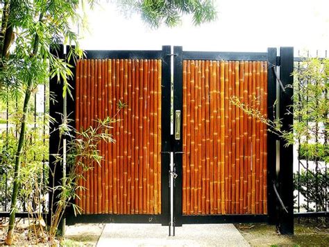 Pagar dari bambu dapat merubah pemandangan taman rumah anda. Variasi Pagar Rumah Dari Bambu | Dekorhom