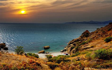 2k Free Download Beautiful View Rocks Colorful Shore Sun Grass
