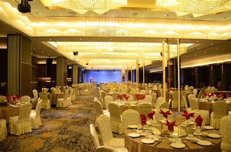 This luxurious 800 pax hall located at damansara perdana is perfect to host your fancy ballrooms for annual dinners in klang valley. Ballroom style OUG Jade Restaurant KL