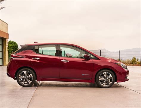 2018 Nissan Leaf Ev Gets New Look More Power And Range