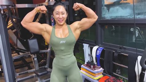 This Korean Beauty Female Bodybuilder Biceps Veins Girl Muscles Abs