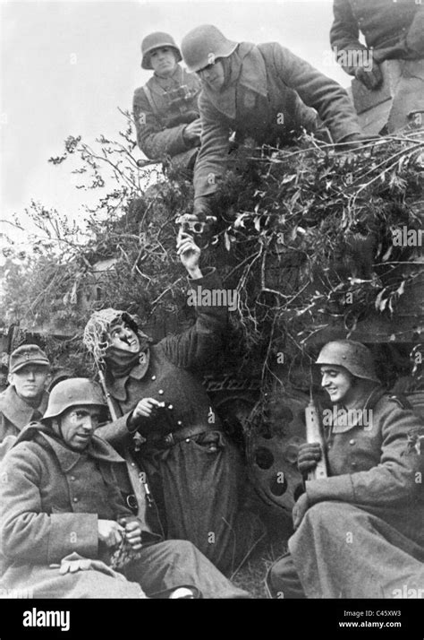 Deutsche Soldaten An Der Ostfront 1944 Stockfotografie Alamy