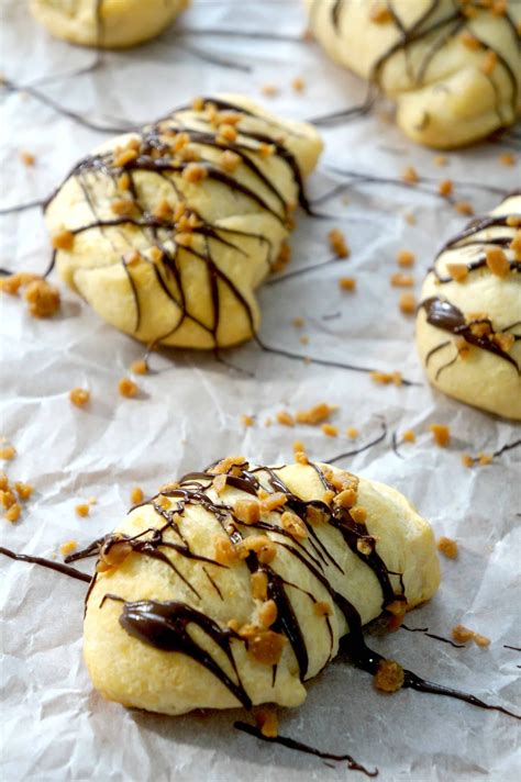 Biscuit dessert recipes from pillsbury. Mars Bar Stuffed Crescent Rolls. Easy dessert recipe using ...