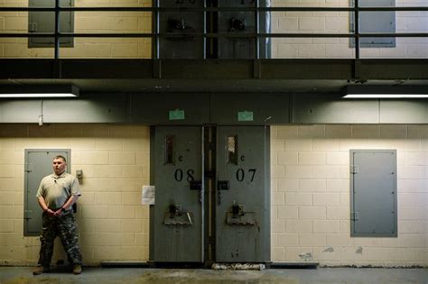 An Alabama Prisons Unrelenting Descent Into Violence The New York Times