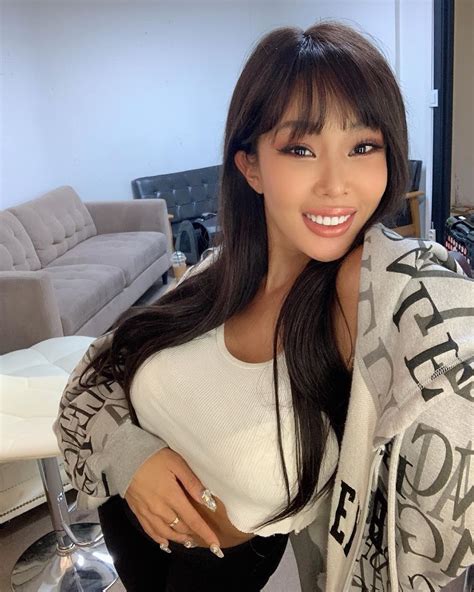 K Pop Rapper Jessi Has A Totally Different Vibe With Bangs Koreaboo