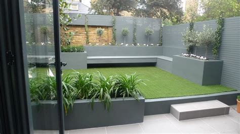 Using strong, clean lines is a great way to maximise a small garden design and is always a good way of ensuring that the garden design will not date quickly if natural materials. modern small low maintenance garden fake grass grey raised ...