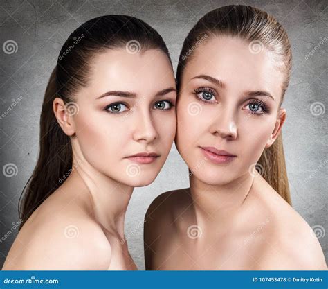 Portrait De Deux Jeunes Femmes Sensuelles Photo Stock Image Du Normal
