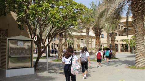 Lycée Français De Dubaï Les Parents Veulent Reprendre La Main