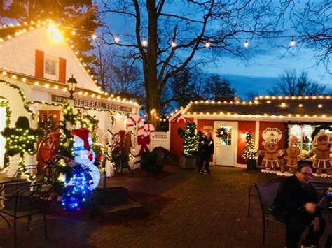 Milleridge Inn Shopping Village In New York Is Enchanting During Christmas