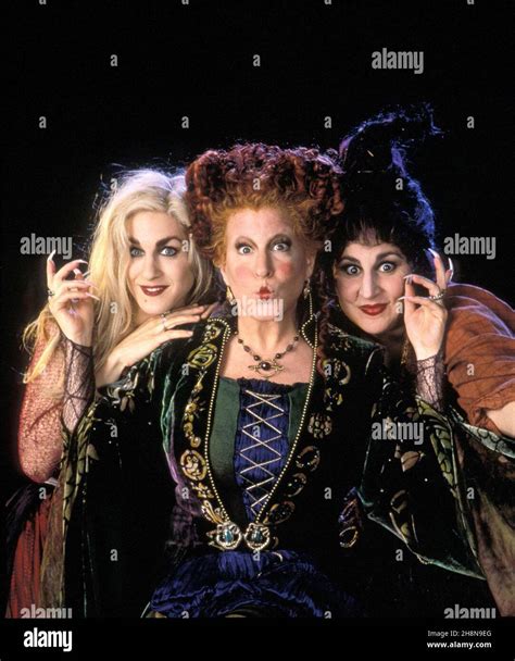 Bette Midler Sarah Jessica Parker And Kathy Najimy In Hocus Pocus 1993 Directed By Kenny