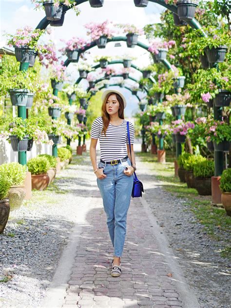 Casual Shirt Mom Jeans Ootd At Ves Tarlac Camille Tries To Blog Mom Jeans Fashion