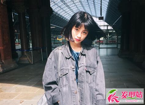 的一場出征。 影片裡齊劉海大圓眼的的女孩一鳴驚人，誰可以比櫻花妹還無辜？ 來自重慶的邢鹿 延伸閱讀：【a girl】小松菜奈：我很好強，我不想輸給自己. 她的短发有毒!邢鹿短发造型看了会上瘾-女生发型图片-发型站_最新流行发型设计发型图片与美发造型门户网