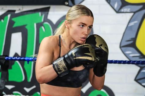 onlyfans boxer daniella hemsley flashes her breasts after victory at 3arena in dublin irish