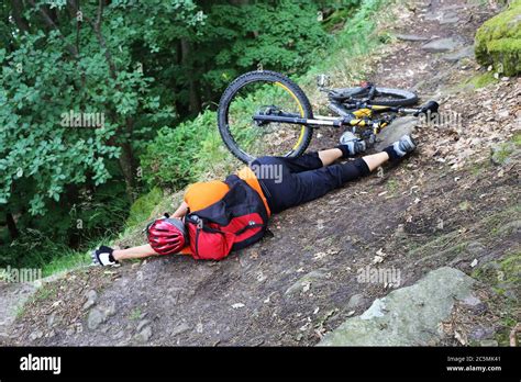 Mountainbike Crash Hi Res Stock Photography And Images Alamy