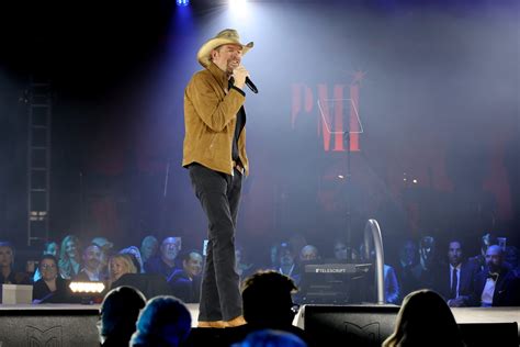 country singer toby keith 61 looks different amid cancer battle