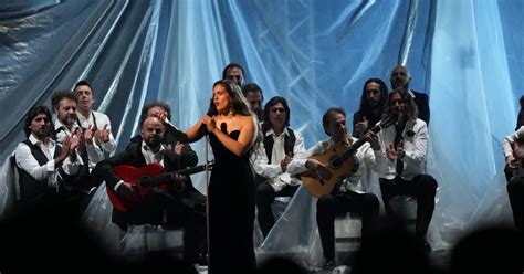 Abanicos Y Mantones Rocío Jurado O Granada En La Voz De Bocelli Se Cuelan En Unos Grammy