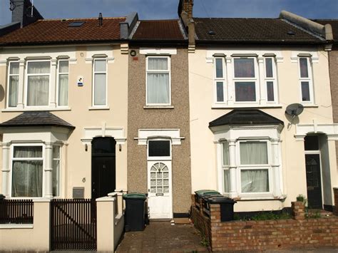 Uk Housing Boom £235000 Will Buy You A 7 Foot Wide London House