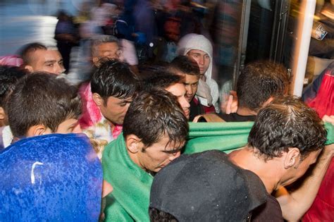 Refugees Walk To Austria Mirror Online