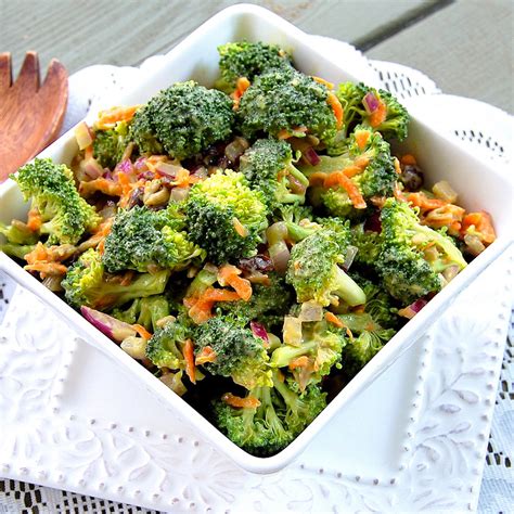 You throw everything in a bowl then pour in the slightly sweet and tangy dressing. Vegan Broccoli Salad - Pure Thyme