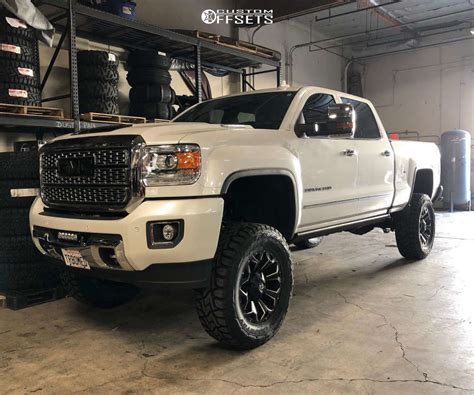 2018 Gmc Sierra 2500 Hd With 20x9 20 Fuel Assault And 37125r20 Toyo