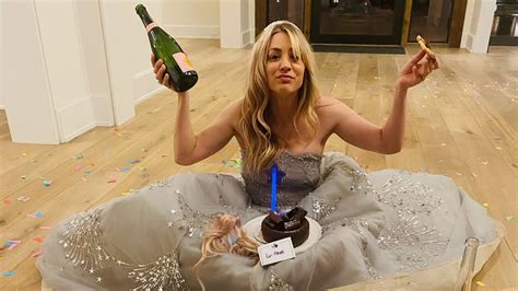 Heres How Kaley Cuoco Handled Losing At The Golden Globes
