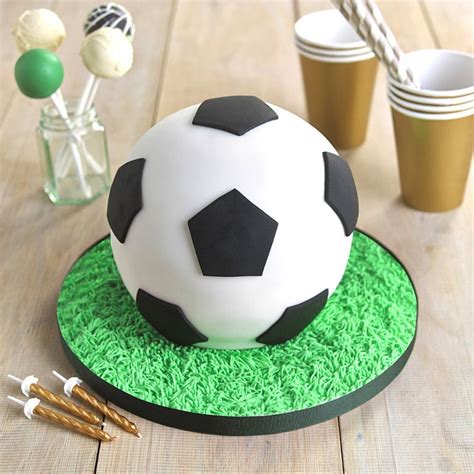 A newly designed cake for football lovers. The 25+ best Football cakes ideas on Pinterest
