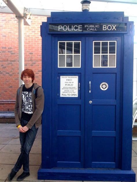 Charlie Mcdonnell And The Tardis This Is A Beautiful Picture Youre