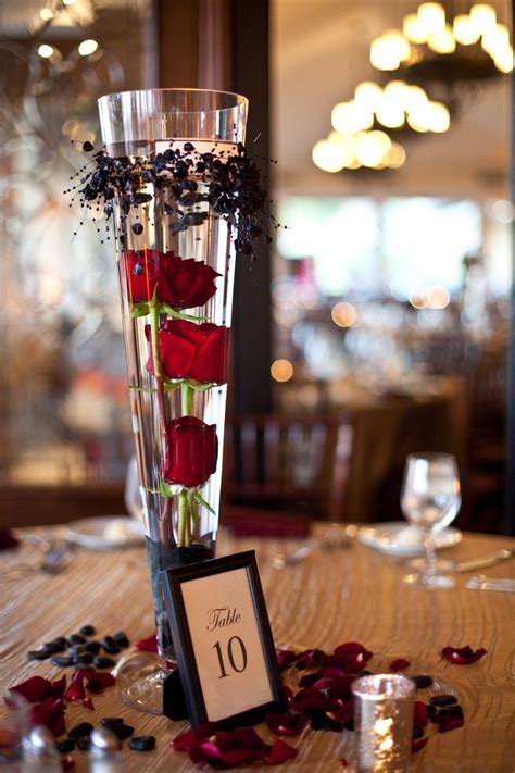 Some more halloween wedding ideas for cakes are as follows: Halloween themed wedding - be unusual ans scary