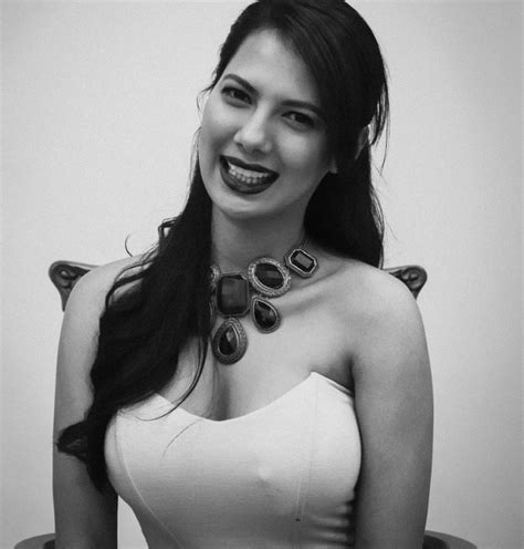 15 Hot And Sizzling Photo’s Of Rochelle Rao Bigg Boss 9 Contestants Reckon Talk