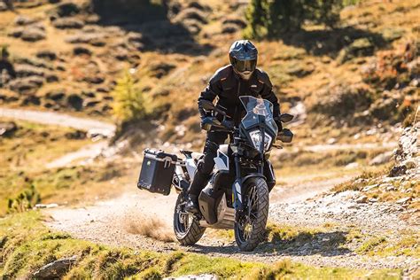 Full of motorcycle news, reviews and inspiration. 2019 KTM 790 Adventure Motorcycle UAE's Prices, Specs ...