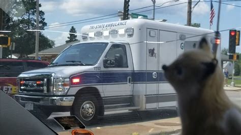 Gundersen Tri-State Ambulance Responding Code 3 La Crosse - YouTube