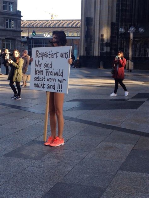 Kölntv On Twitter Nacktprotest Von Milomoire Am Kölner Dom Gegen