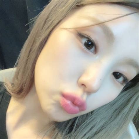 I Love You Girl My Girl Kiss Face Girls Lips Korean Celebrities Girl Icons Nayeon Pretty