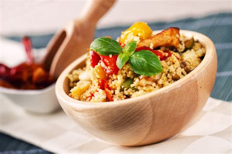 Il cous cous è originario del nordafrica (maghreb), diventa prodotto tipico della cucina siciliana il cous cous alle vongole è un piatto saporito e semplice da preparare: Ricetta Cous Cous di Pollo e Verdure【Ricetta Marocchina】