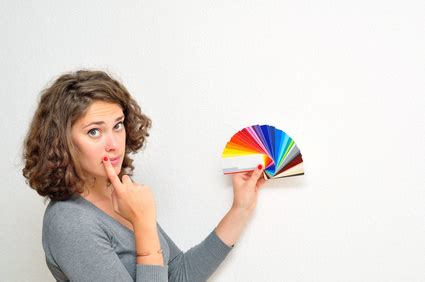 10 bewerbung maler und lackierer ausbildung. young woman holding a color scale - Muster24.net