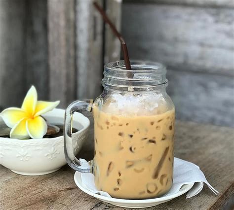 How To Make An Almond Milk Latte Easy Recipe Coffee Affection