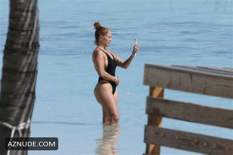 Jennifer Lopez Sexy Does Paddle Boarding In Turks And Caicos Islands