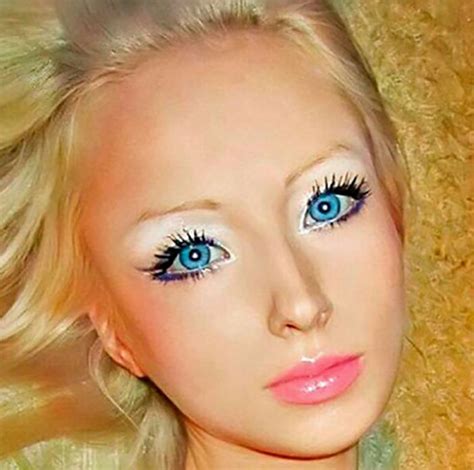 Découvrez la Barbie humaine Valeria Lukyanova avec et sans maquillage Vonjour