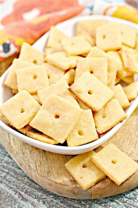 Add the oil and garlic and cook until the garlic is beginning to brown but not burning, about 1 minute. Keto Crackers - BEST Low Carb Keto Cheez Its Cracker Recipe Copycat Crackers - Easy - Snacks ...