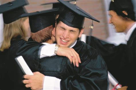 Este lunes abrió la inscripción del programa para recibir esta beca. Graduación, tras egresar, ¿el desempleo?, El Siglo de Torreón