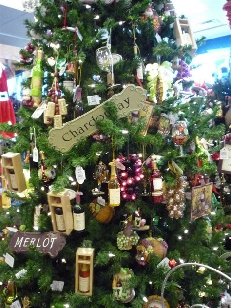 Stylish gift wrapping, gift boxes and exclusive labels. InsaneAboutChristmas: Wine Themed Christmas Tree