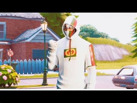 How to unlock the gucci ikonik skin in fortnite! This Ikonik Skin Went To The Gucci Store and Started To ...